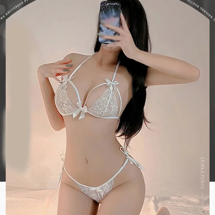 Fee Et Moi – Strappy Lace Three-point Bra Set White One Size