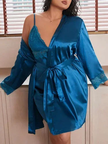 Plus Size Lace Splice Robe And Nightgown Set