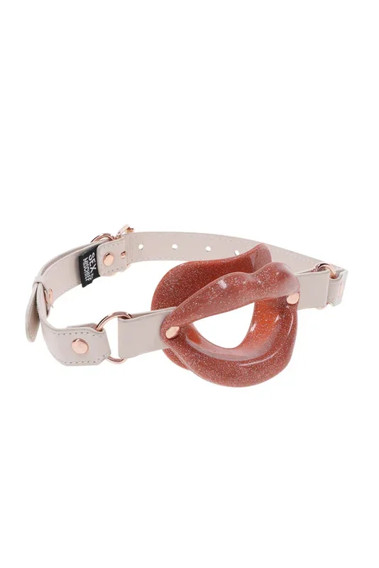 Sex & Mischief – Peaches ‘N CreaMe – Silicone Lips Gag – Peach/Rose Gold