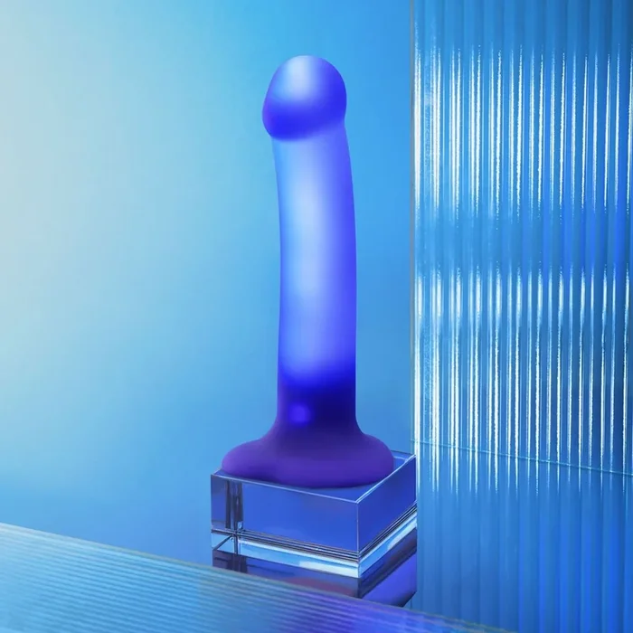 Strap On Me – Glow-LED Dildo