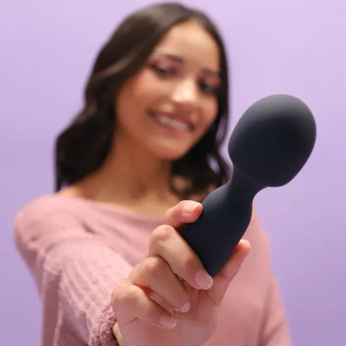 Wini Rechargeable Mini Wand – Black